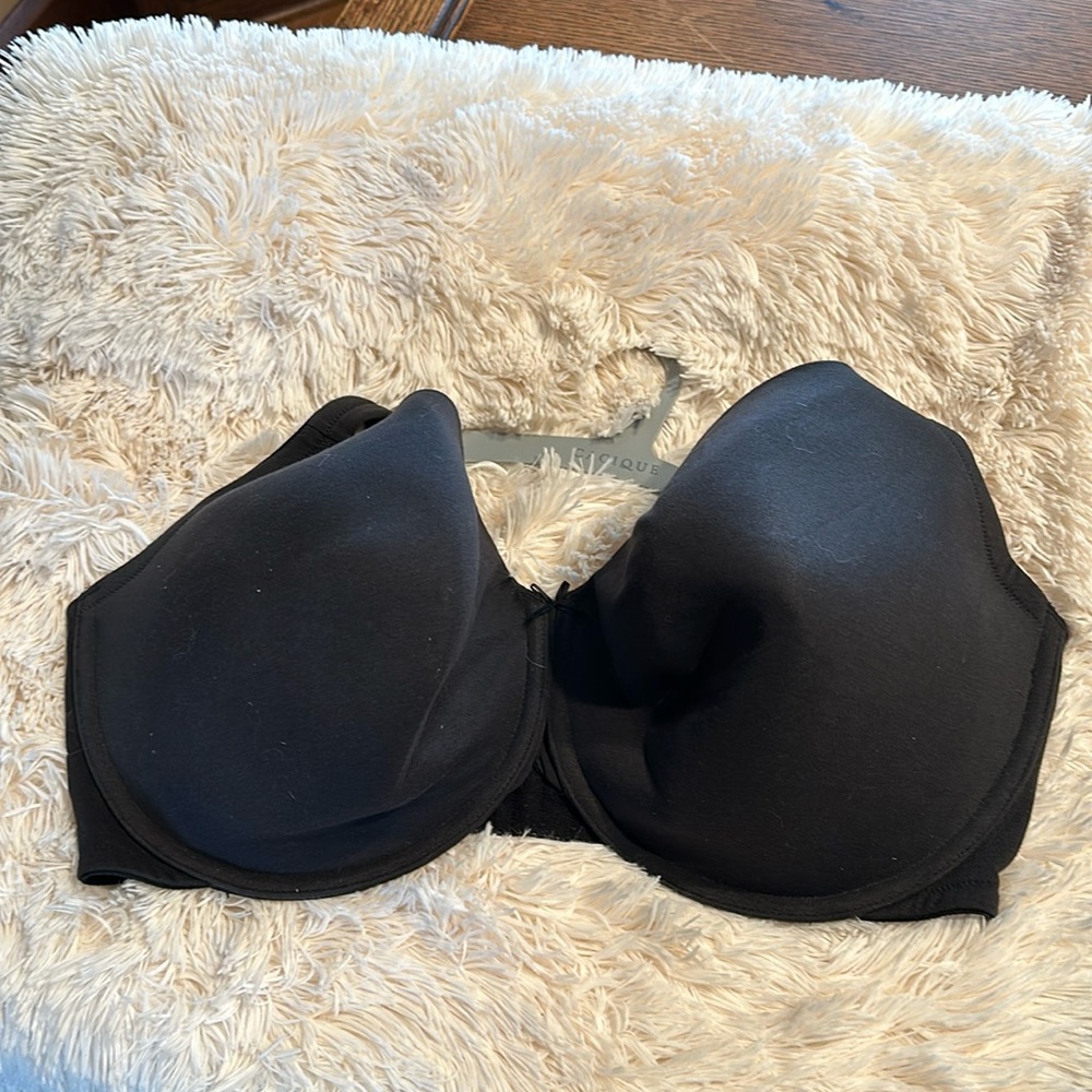 Cacique 44H lightly lined full coverage black bra NWT